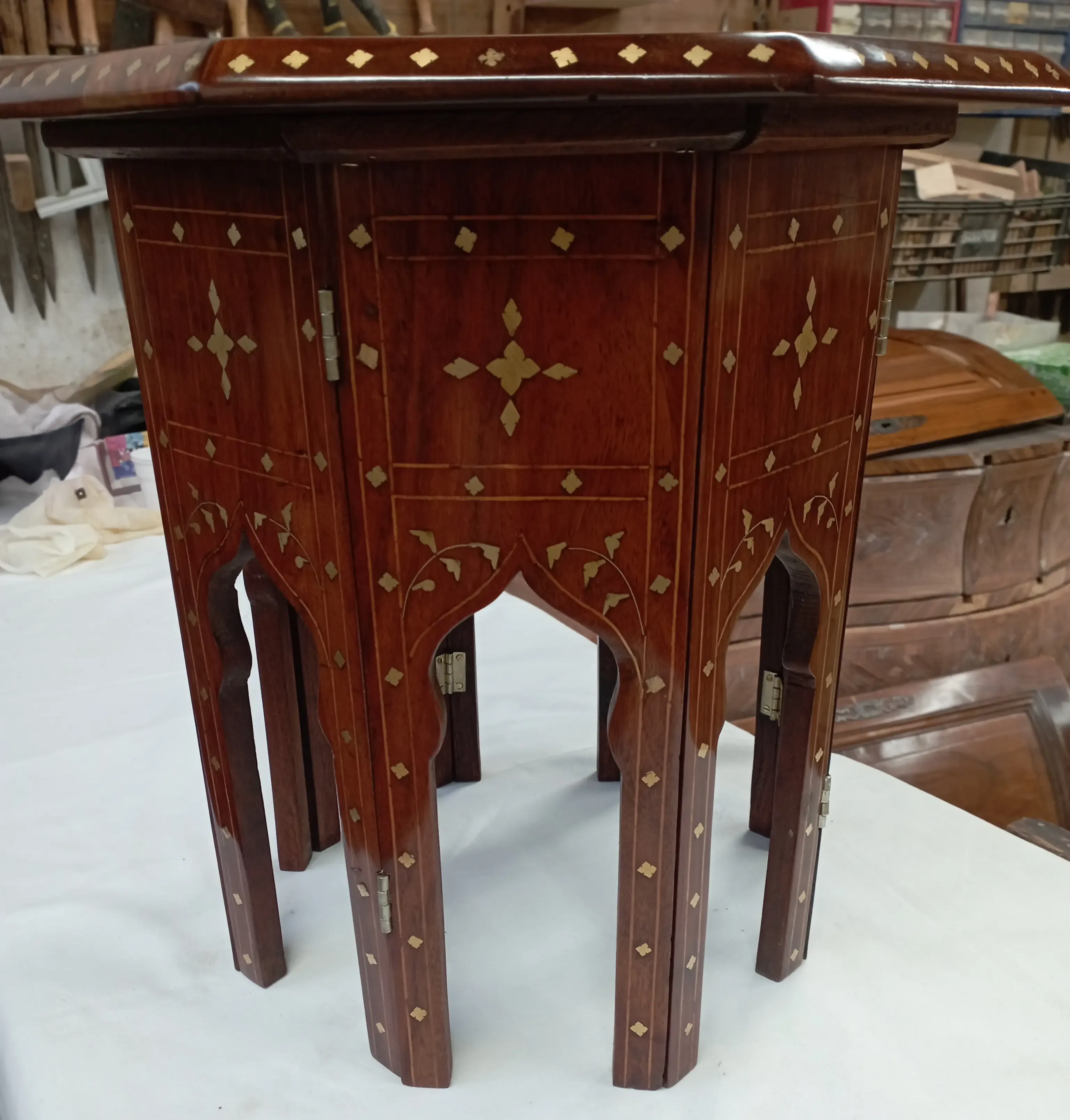 Table octogonale restaurée