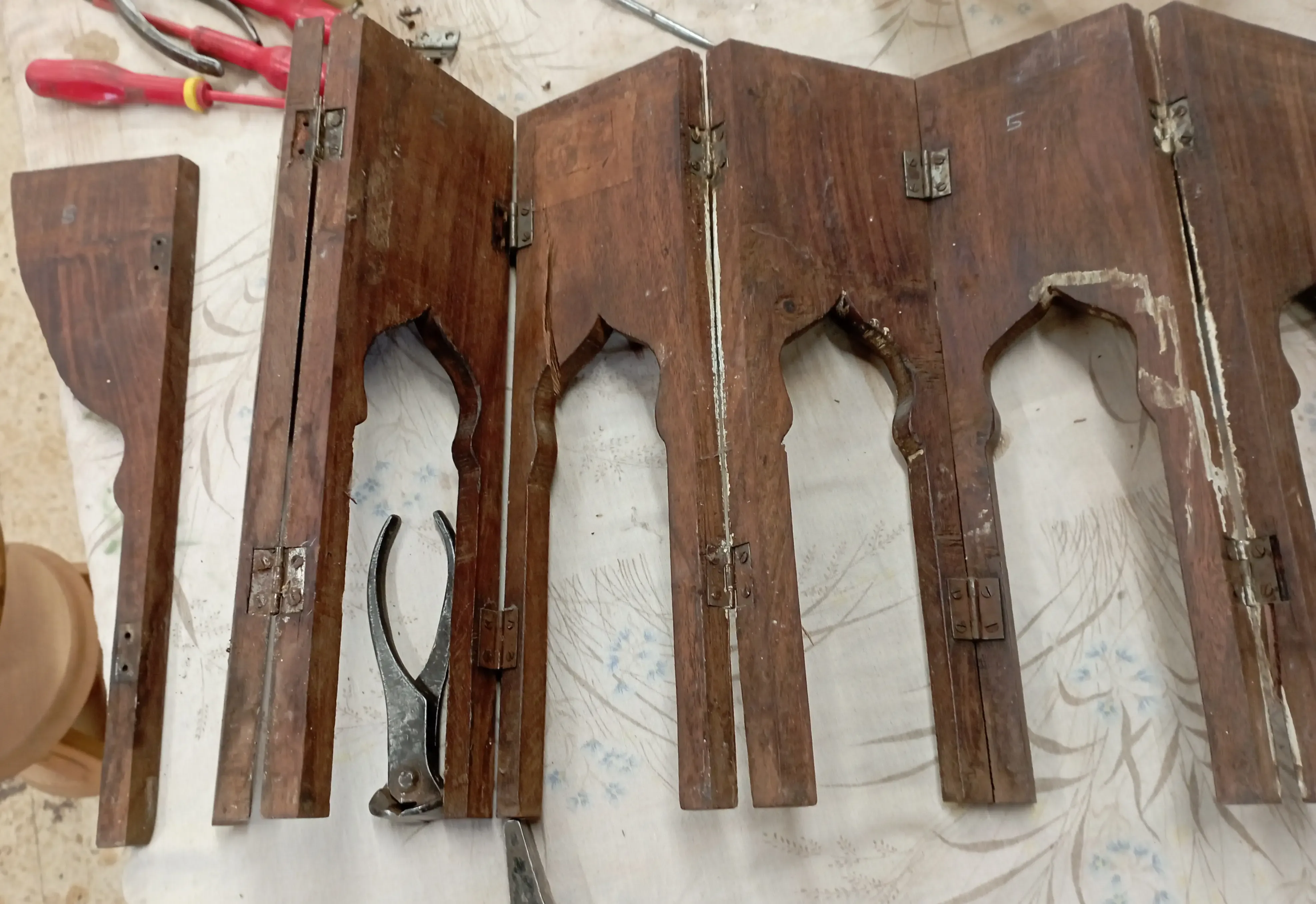 Pieds de table en mauvais état
